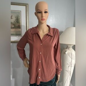 Green Envelope Women's Button-Down Shirt - Rosewood